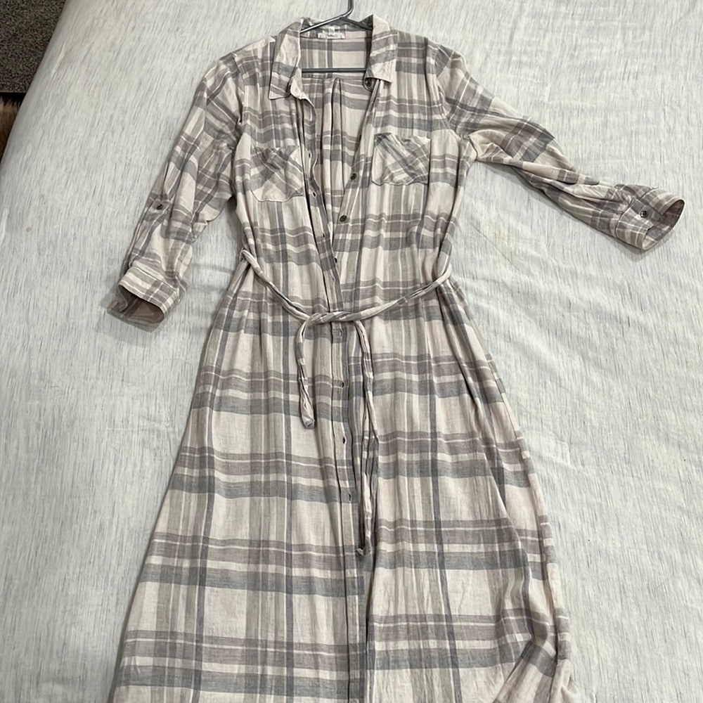 Like new grey plaid button down maxi dress. XL, brand is Splendid. Super soft.